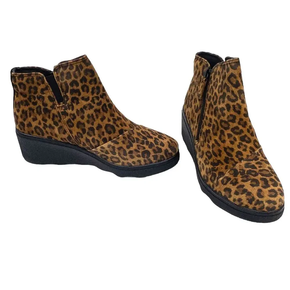Clarks Mazy Eastham Leopard Print Wedge Bootie Ankle Boots 8 Wide Width